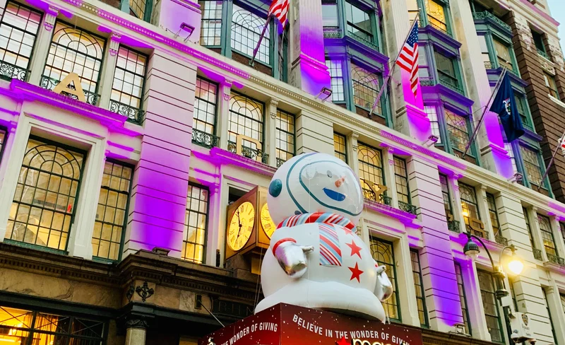 Holiday Lights and Movie Sites Tour in New York