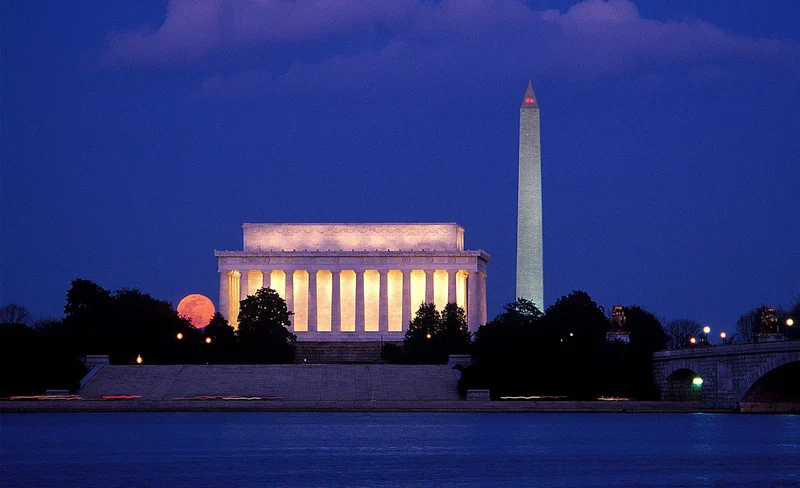 Washington DC Monumental Night Bike Tour