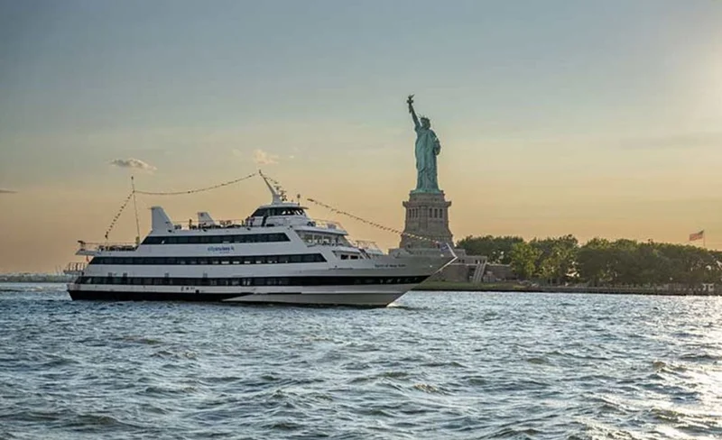 Sights & Sips Cruise & Manhattan Walking Tour 7 Sights & Sips Cruise & Manhattan Walking Tour