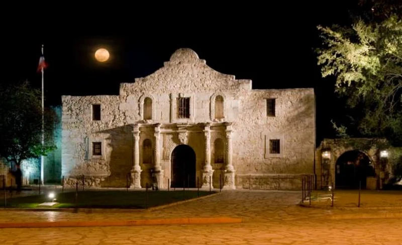San Antonio Night Walking Tour in Texas