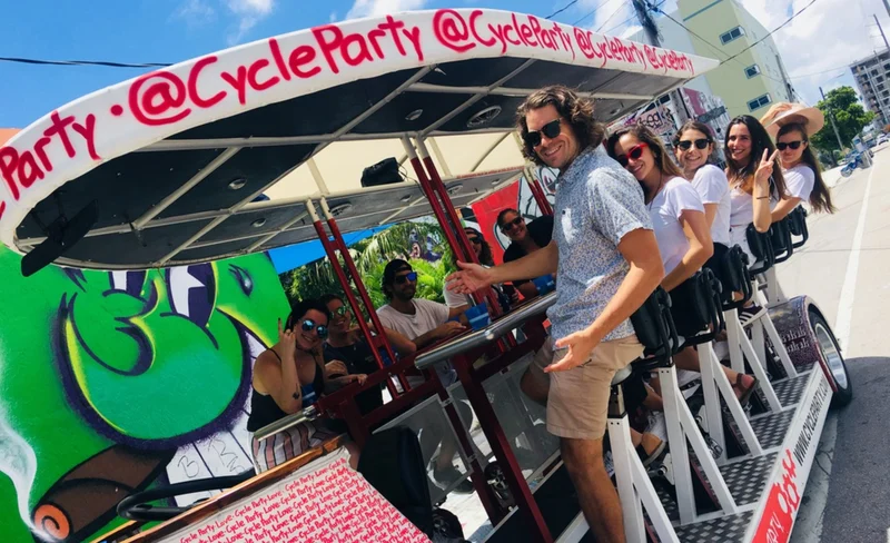 Wynwood Karaoke Bar Crawl Experience in Miami