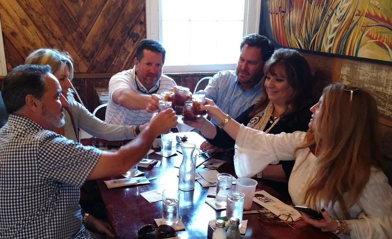 New Orleans Garden District Food, Drinks, and History Walking Tour