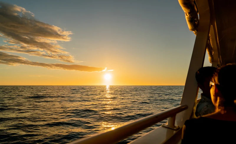 Historical Dinner Cruise to Kealakekua Bay in Hawaii