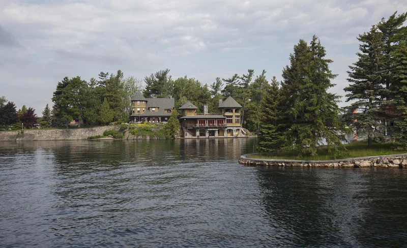 3-Day Niagara Falls, Toronto, and 1000 Islands Tour from New York 7 3-Day Niagara Falls, Toronto, and 1000 Islands Tour from New York