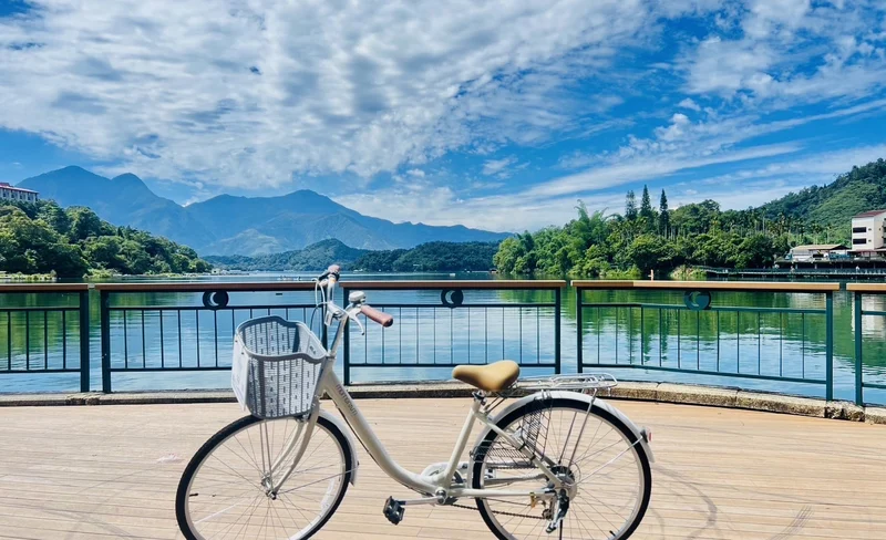 Sun Moon Lake Tiptoe Biking & Boating One Day Experience