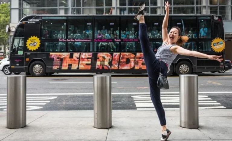 The Ride Theatre Bus & See 30+ NYC Top Sights Walking Tour