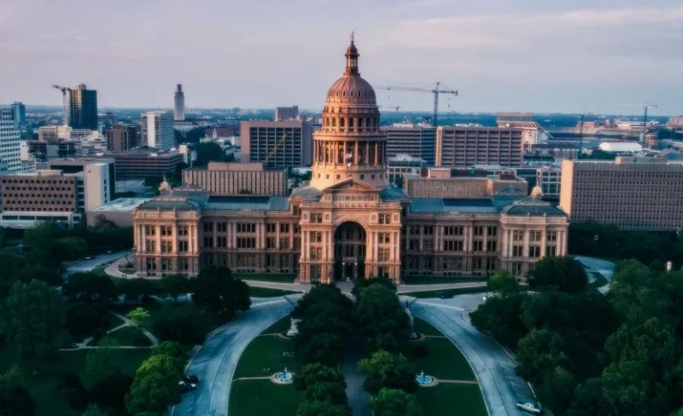 Austin Night Tour with Sunset Boat Cruise and Bat Watching in Texas