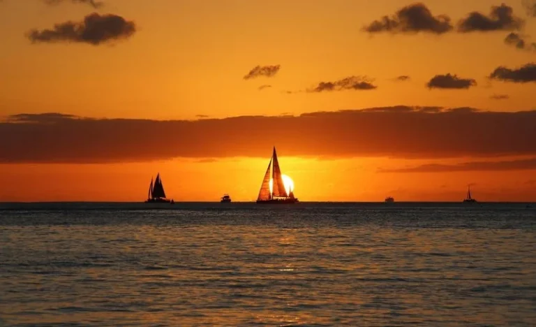 Waikiki Sunset Cocktail Cruise in Hawaii