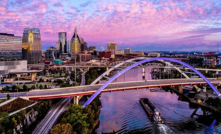 Nashville: Private custom tour with a local guide
