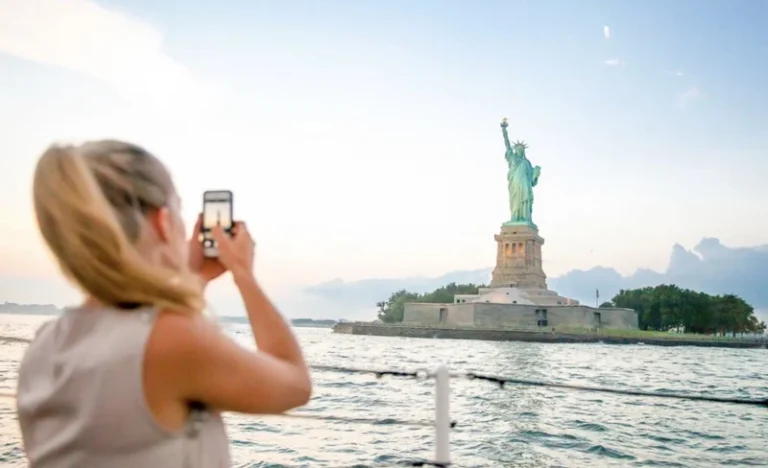60 Minute Statue of Liberty and Ellis Island Cruise in New York