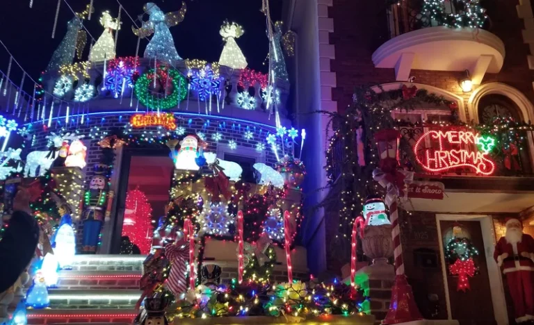 Brooklyn Dyker Heights Christmas Wonderland Tour from Manhattan