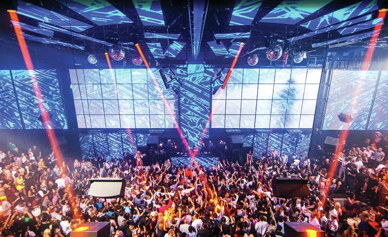 Nightclub Crawl by Party Bus with Free Drinks in Las Vegas